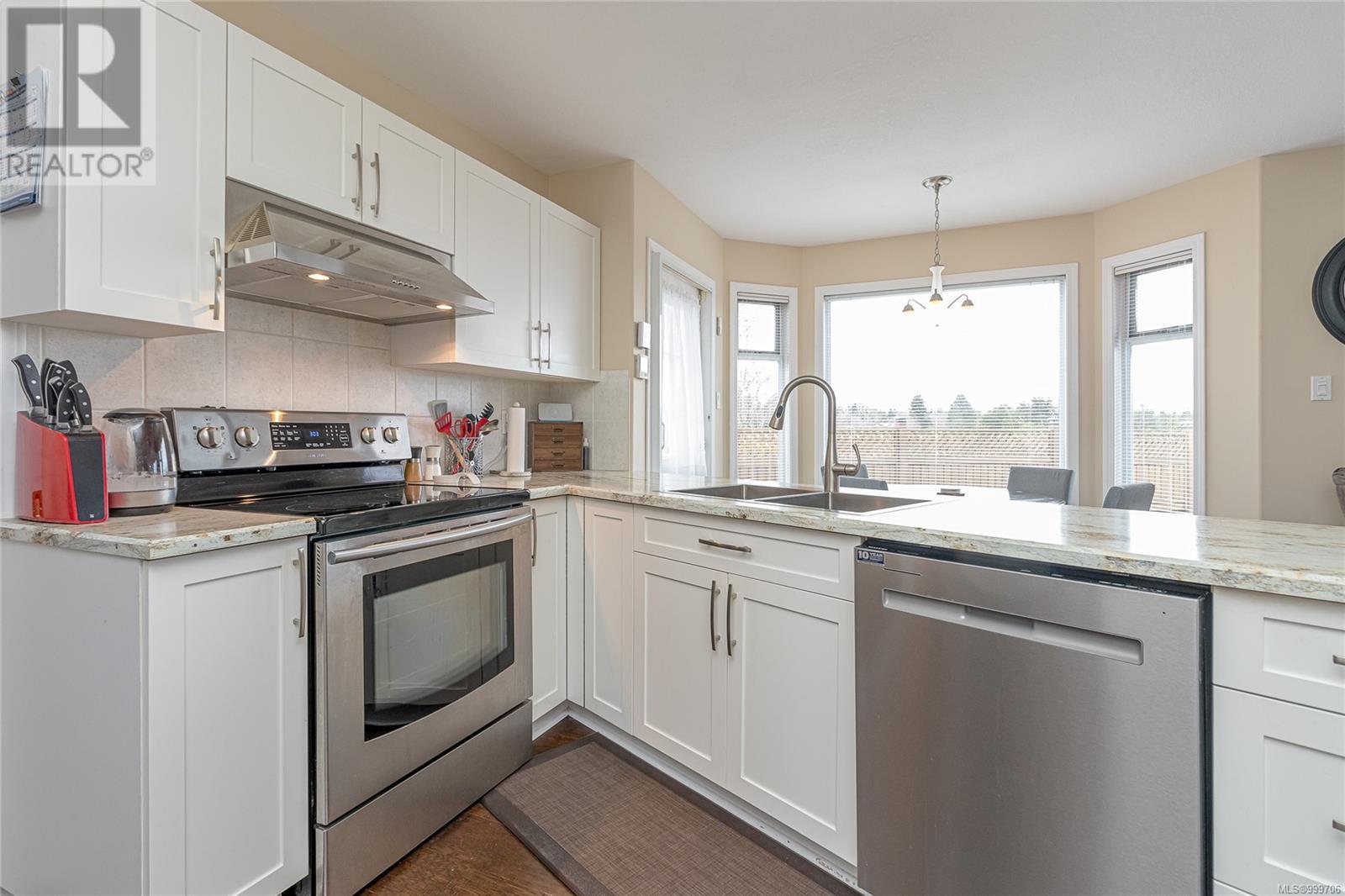 639 Eagle Tree Close, Parksville real estate listing 999706