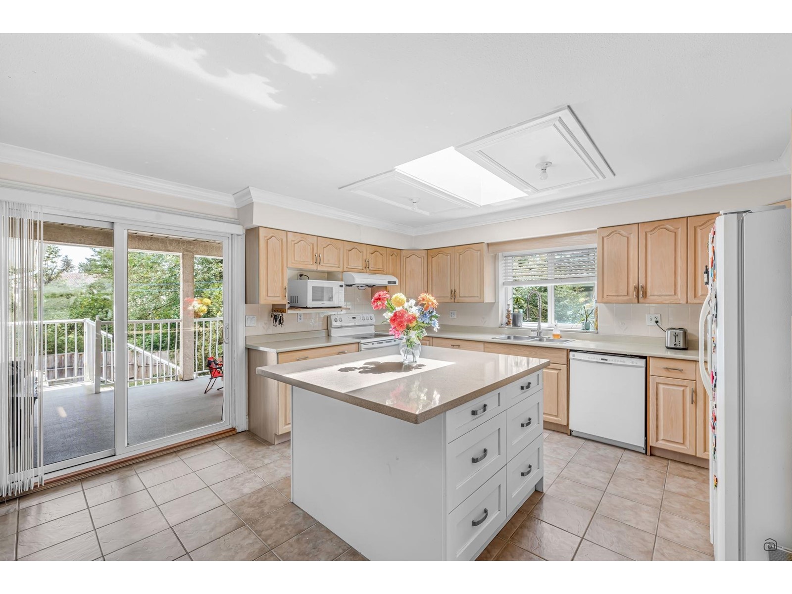 Photo 11 of 14349 90 Avenue, Surrey BC