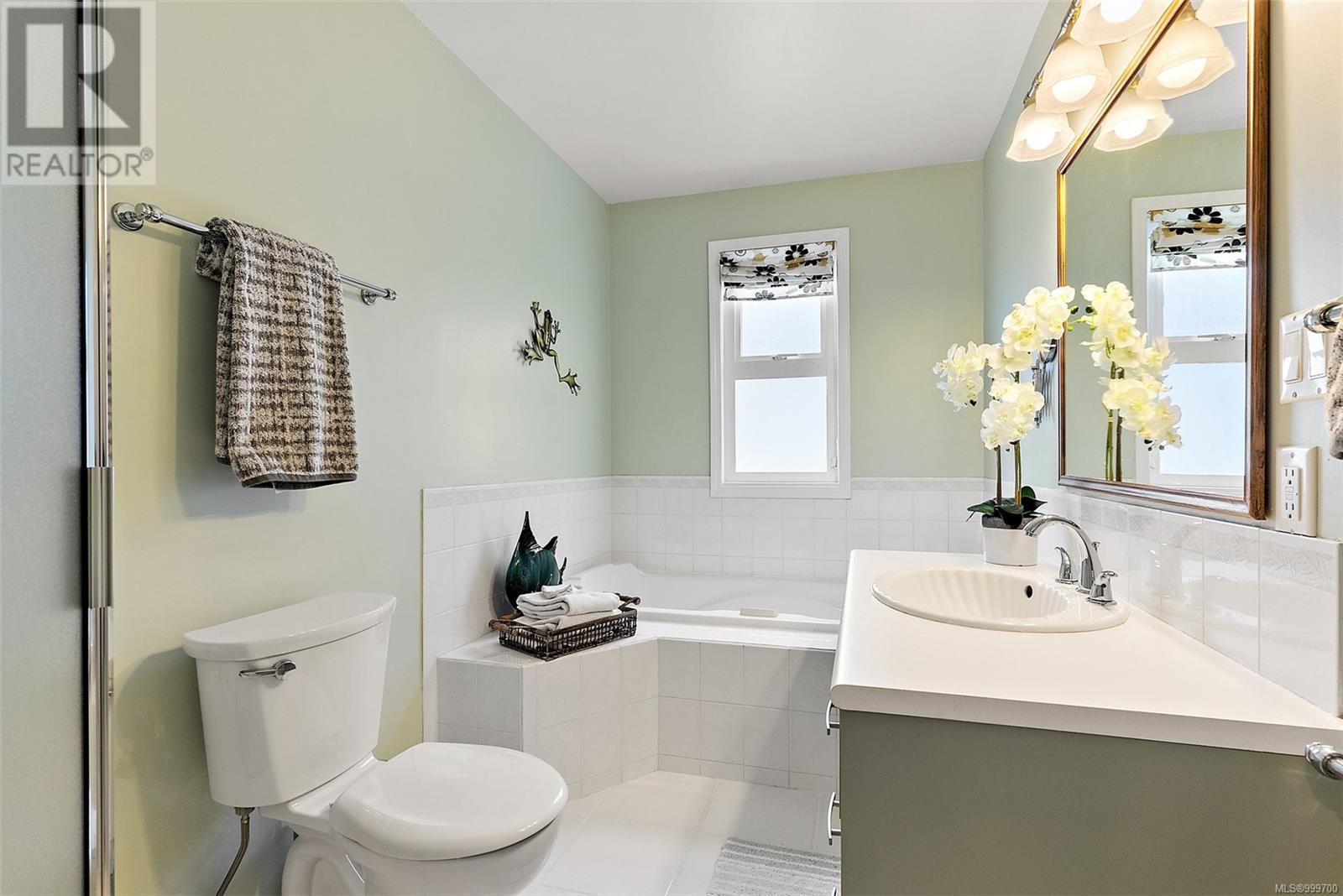  2298 Malaview Avenue, Sidney