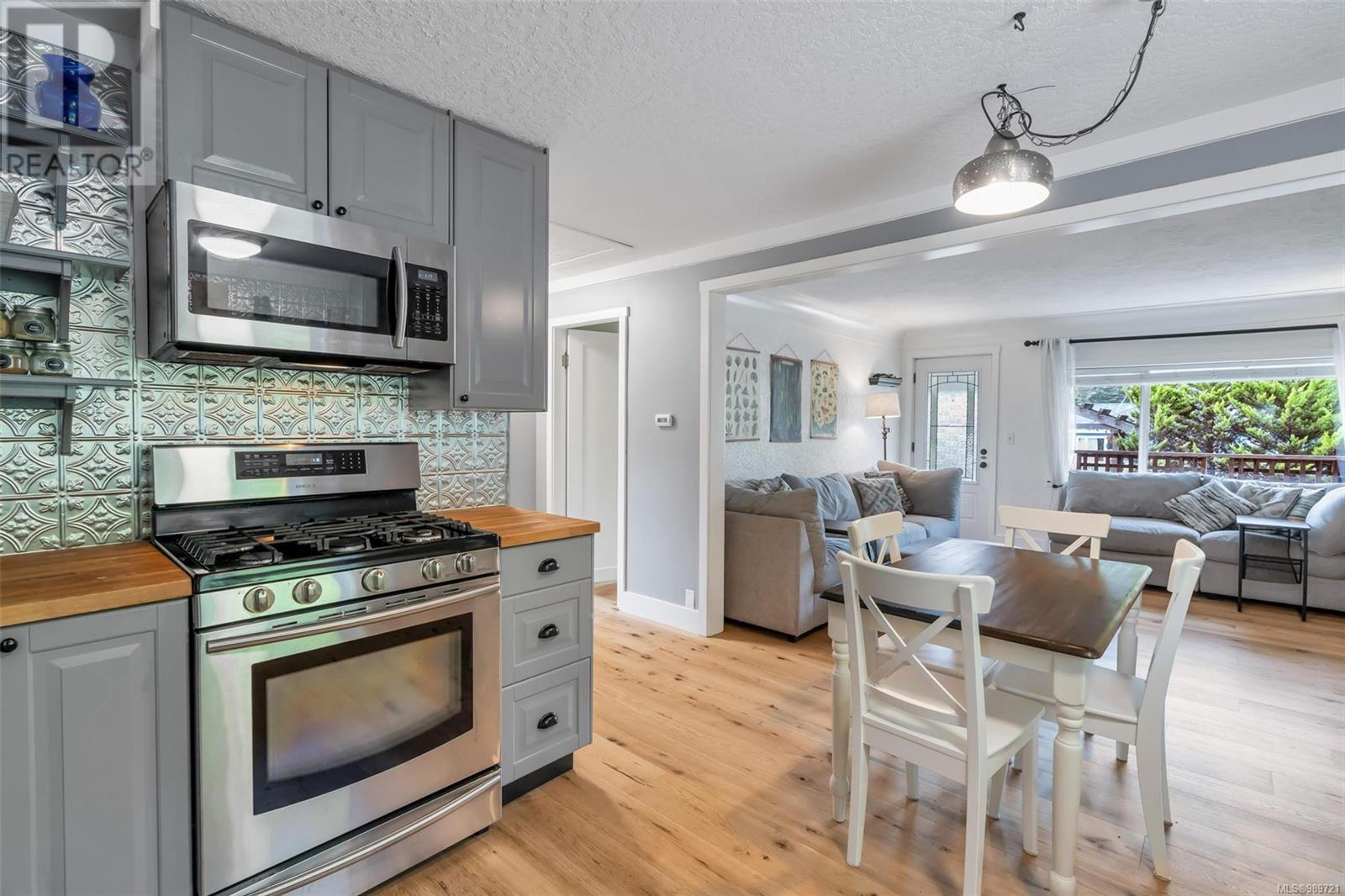  3595 Garland Avenue, Cobble Hill