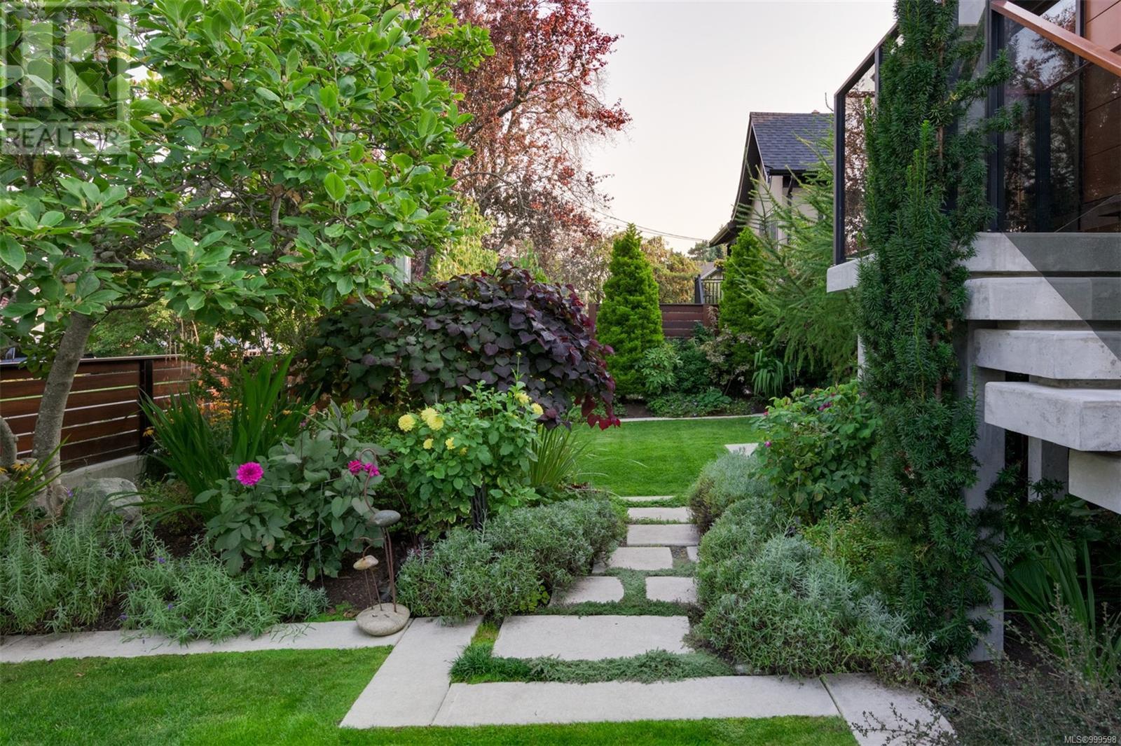  626 Monterey Avenue, Oak Bay
