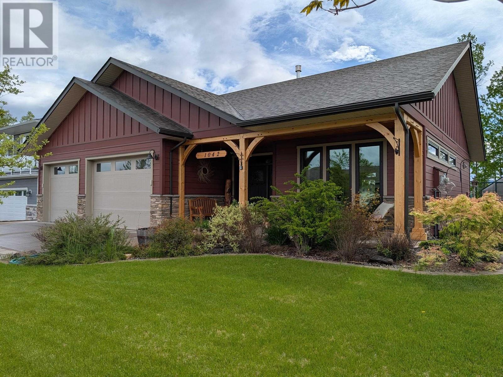 1042 AMBLESIDE Avenue, Smithers