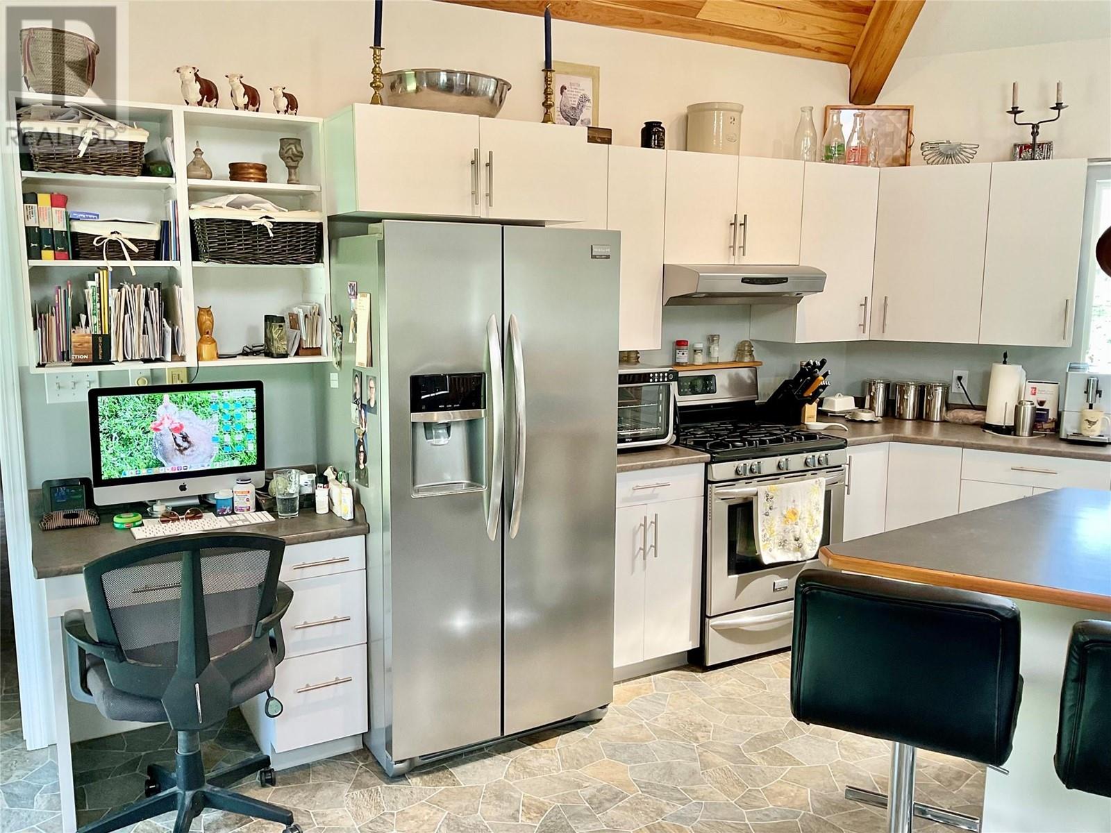 1290 Ingram Mountain Road, Midway