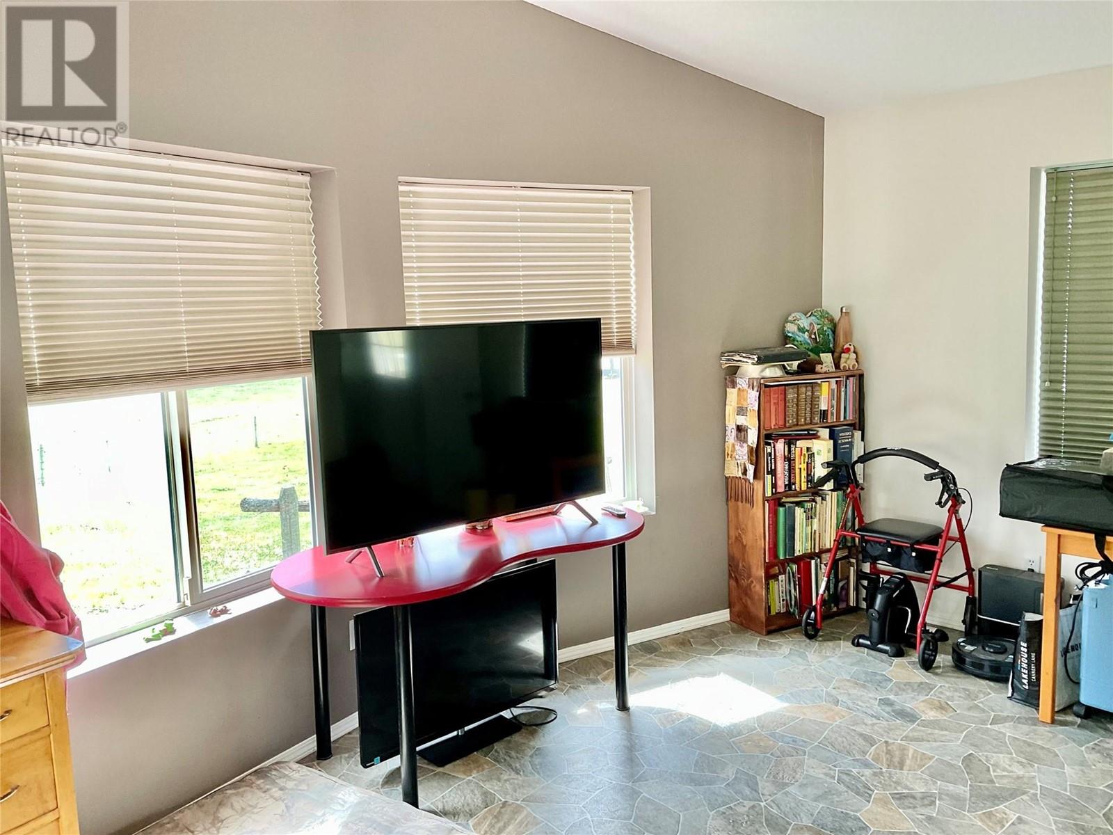 1290 Ingram Mountain Road, Midway