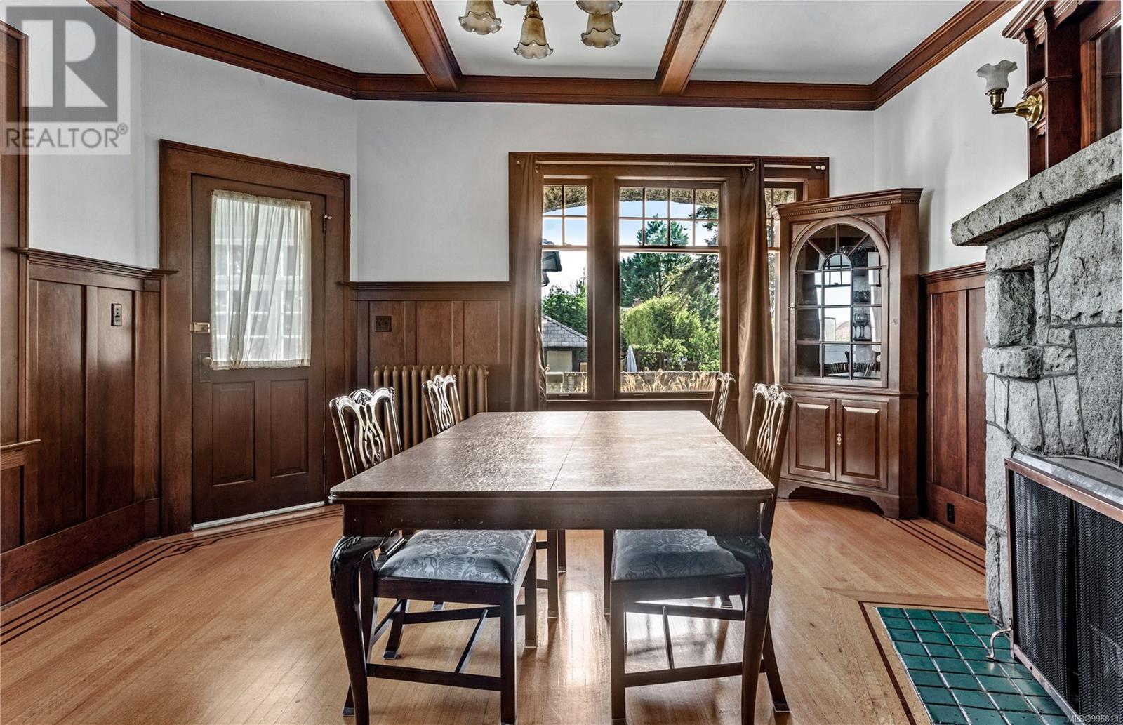 Photo 10 of 4423 Tyndall Ave, Saanich BC