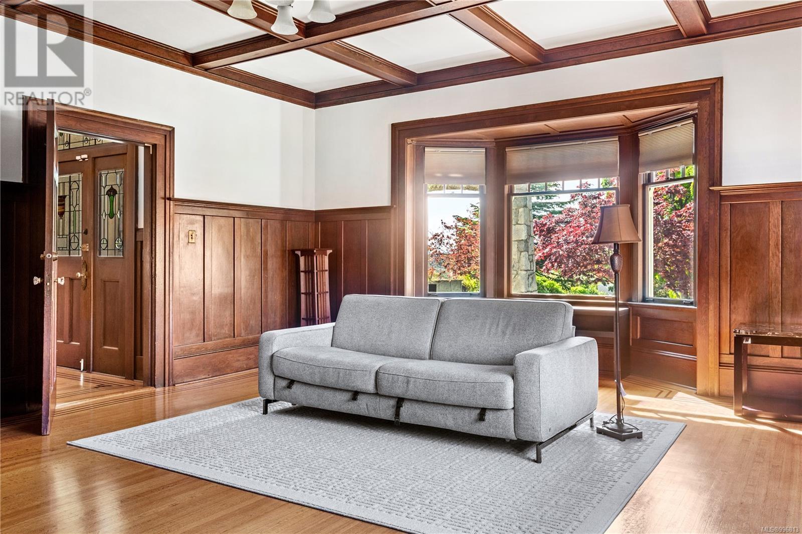 Photo 6 of 4423 Tyndall Ave, Saanich BC