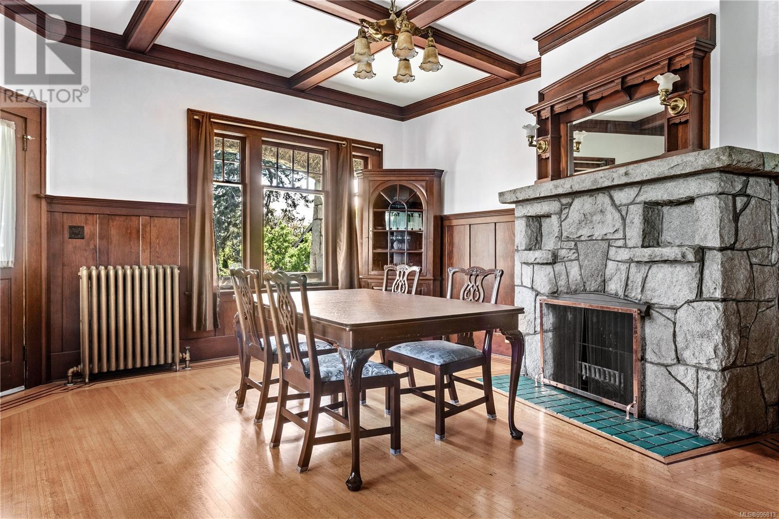 Photo 11 of 4423 Tyndall Ave, Saanich BC