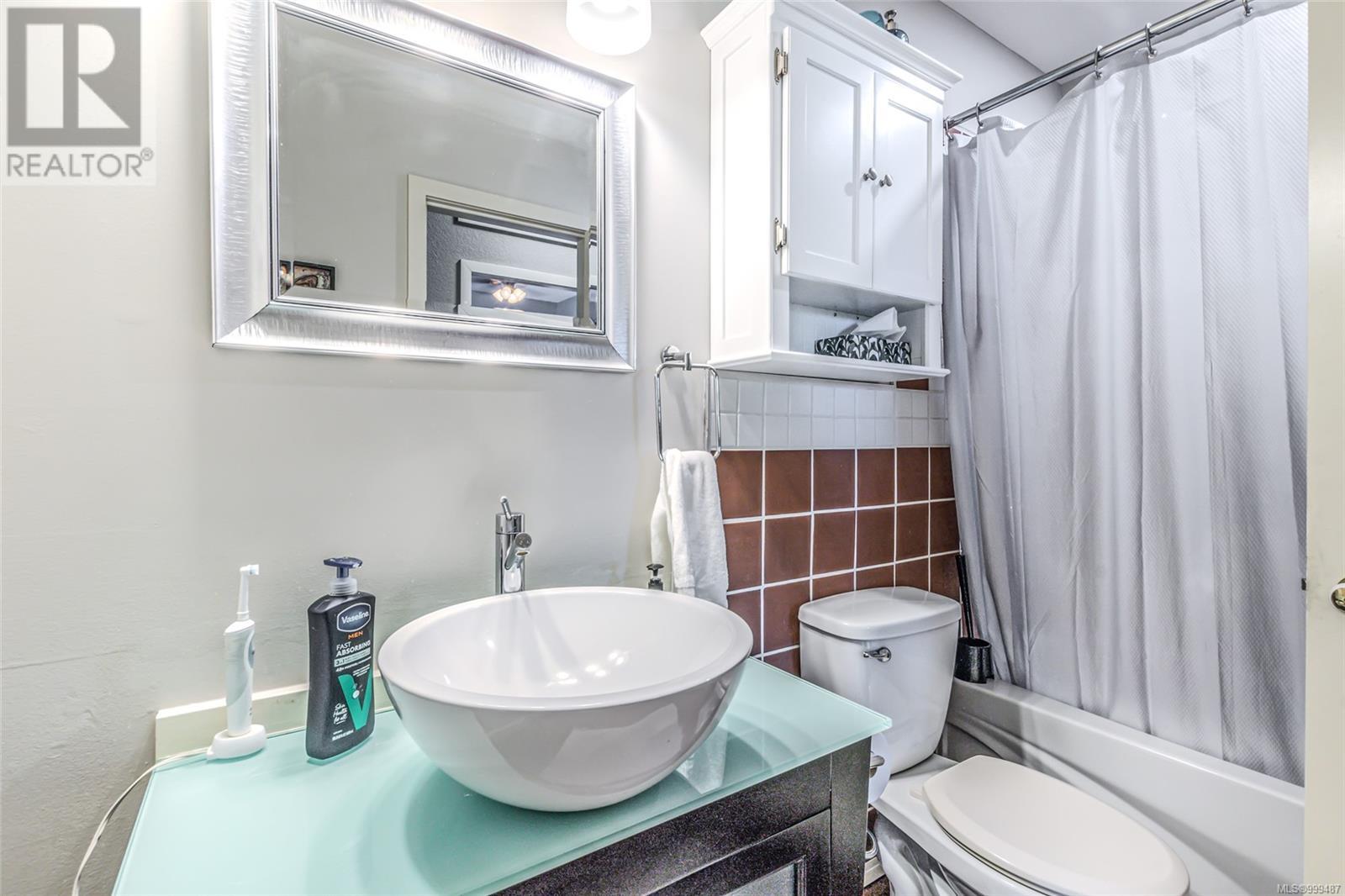 9749 Willow St, Chemainus