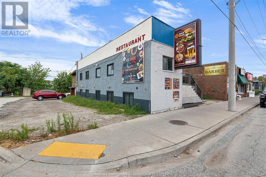 Photo 5 of 1011 Wyandotte, Windsor ON