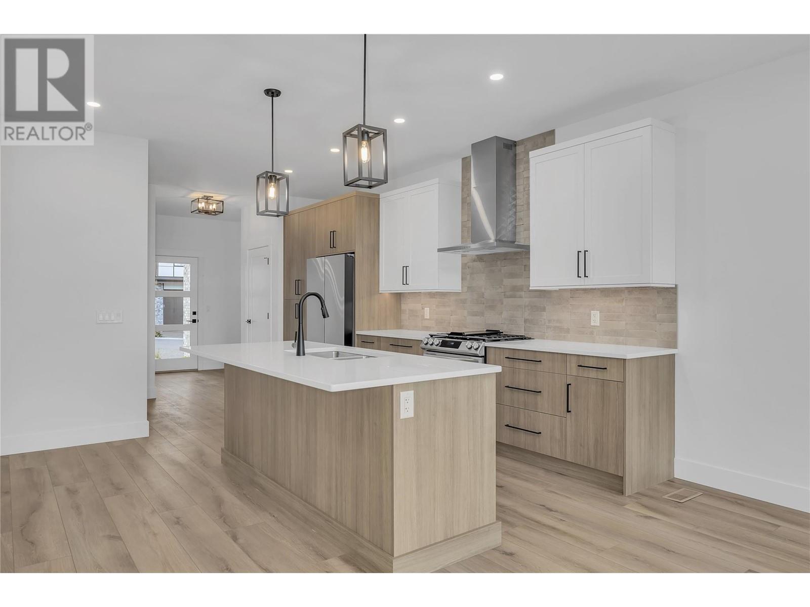 2 2835 Canyon Crest Drive, West Kelowna