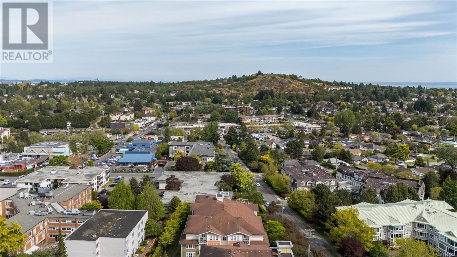 304 1514 Church Avenue, Saanich
