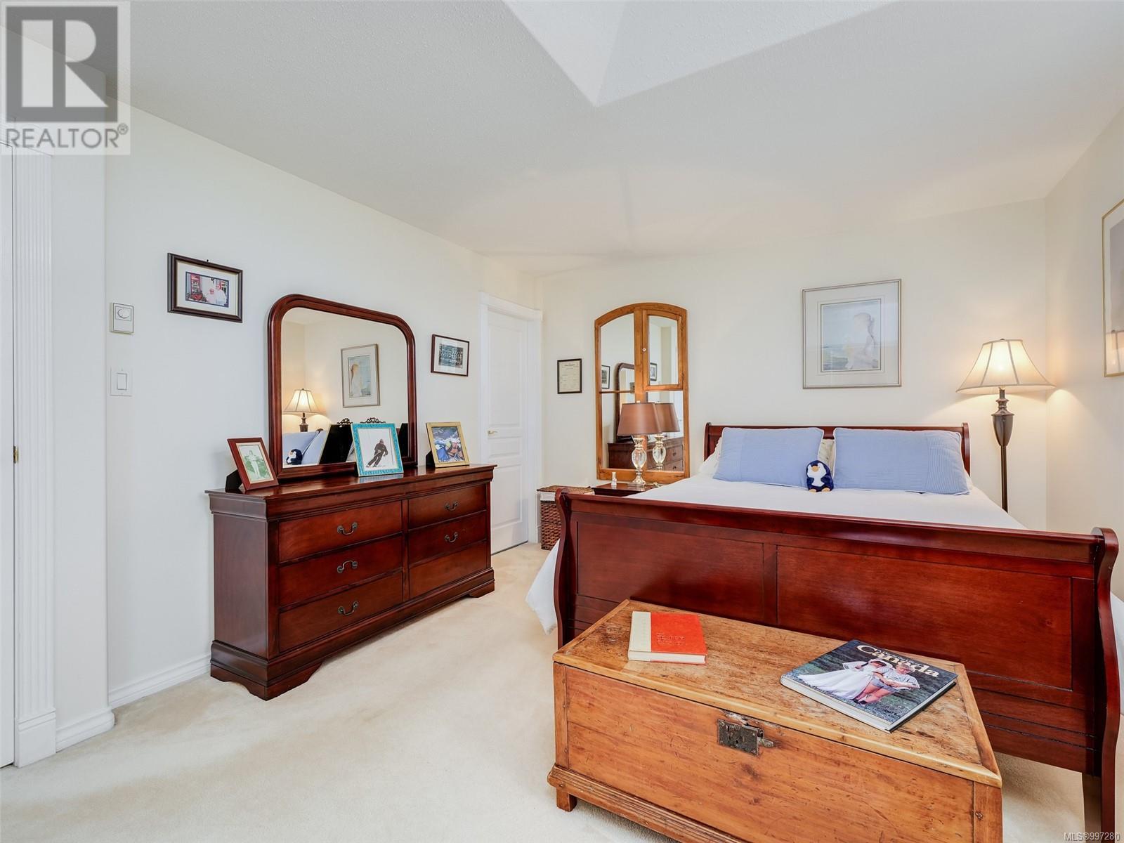 104 530 Marsett Place, Saanich