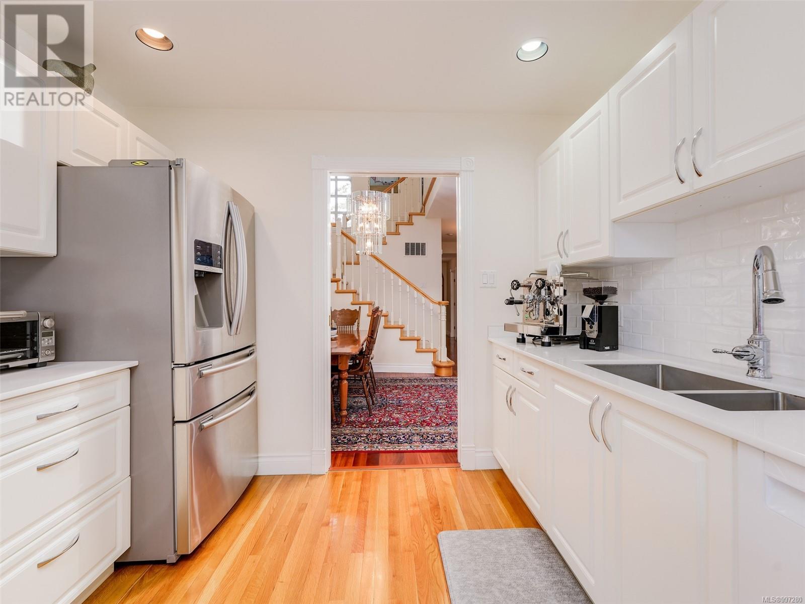 104 530 Marsett Place, Saanich