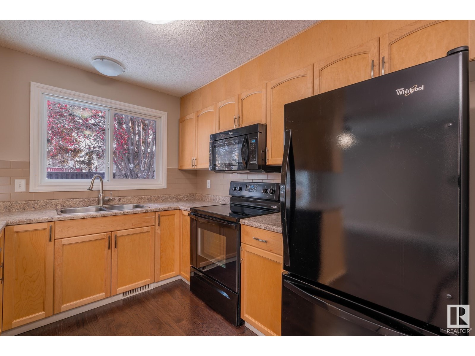 2043 49A ST NW, Edmonton