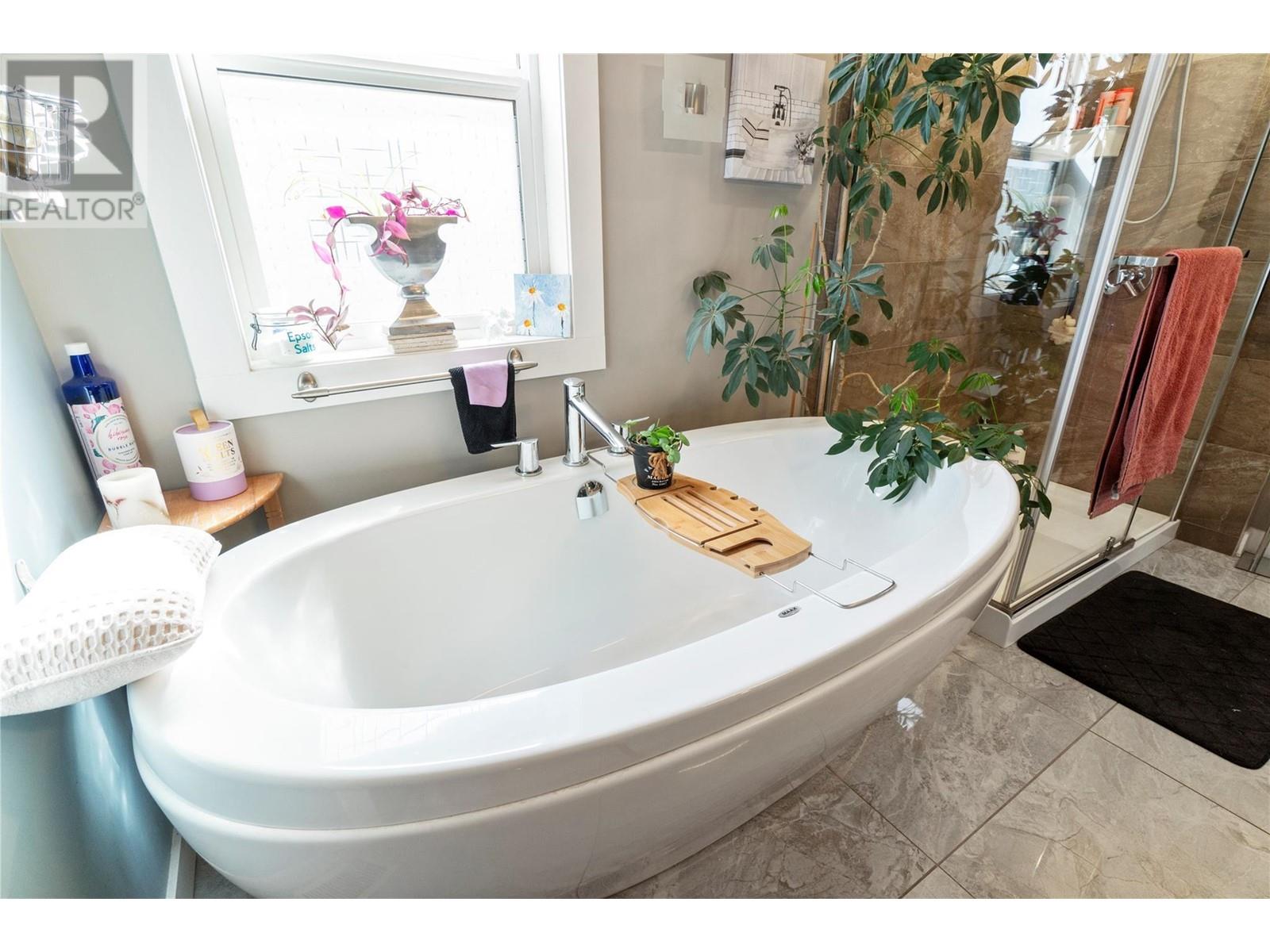  2648 4B Avenue Southeast, Salmon Arm