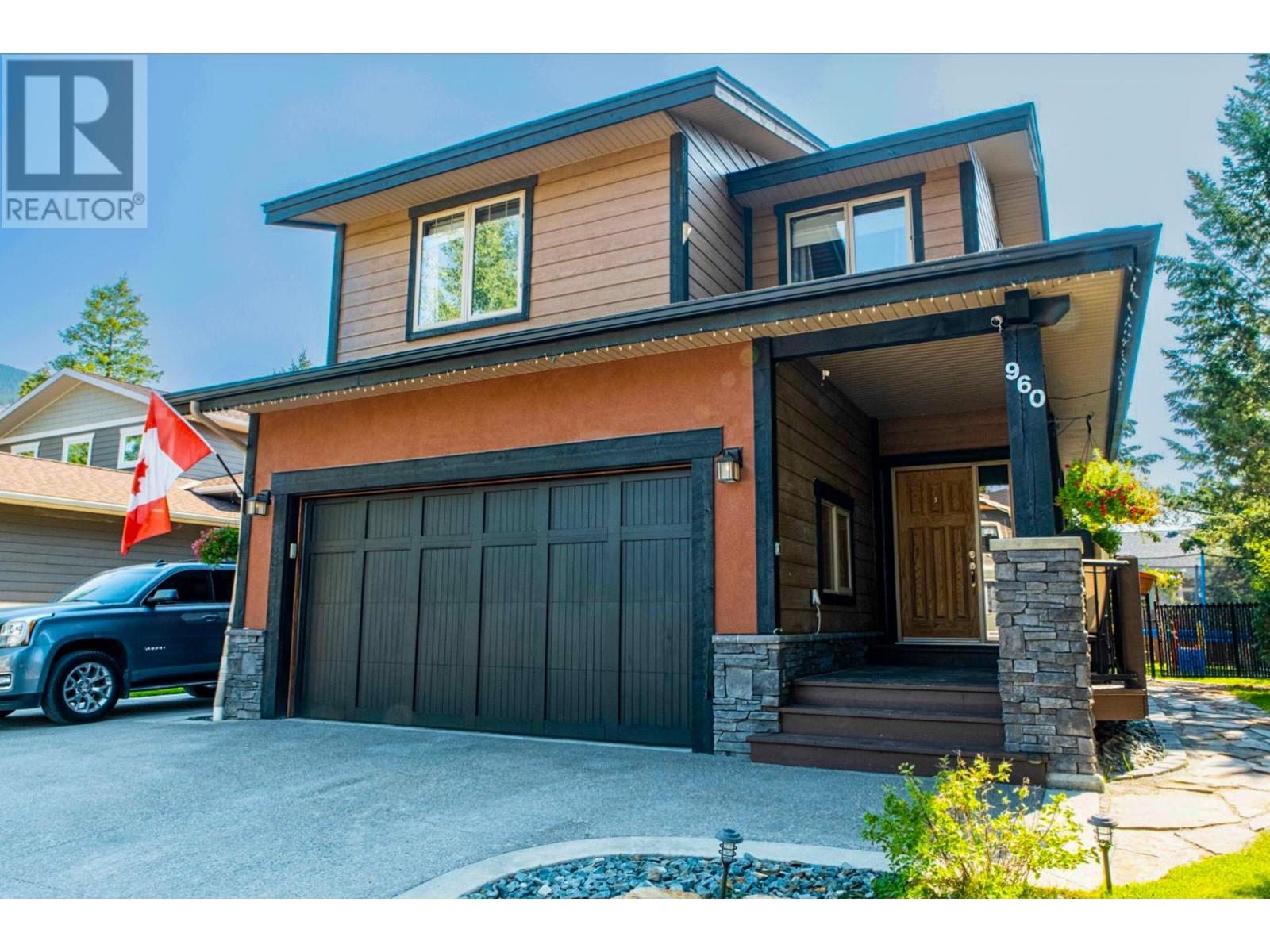 960 COPPER POINT Way, Invermere