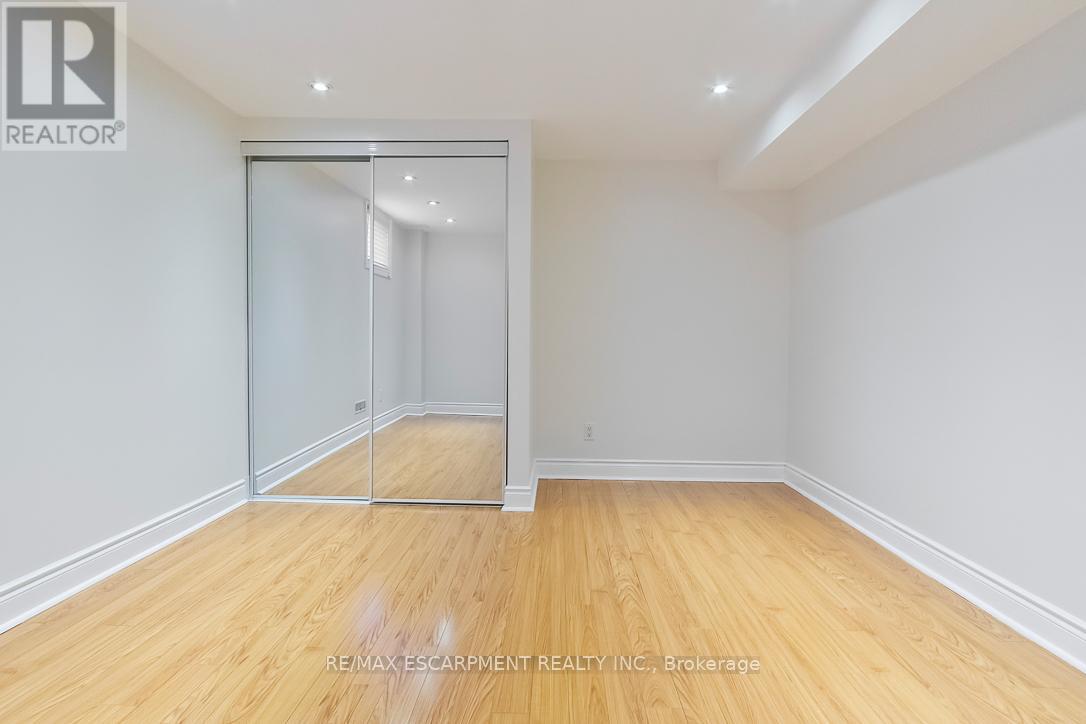 Photo 33 of 1257 Hillview Crescent, Oakville ON