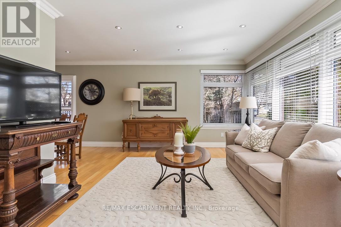 Photo 7 of 1257 Hillview Crescent, Oakville ON