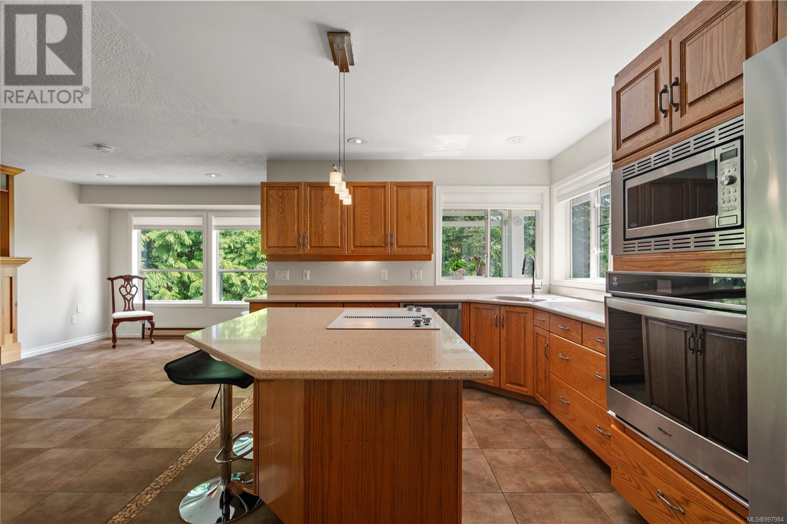  8612 Echo Place East, North Saanich