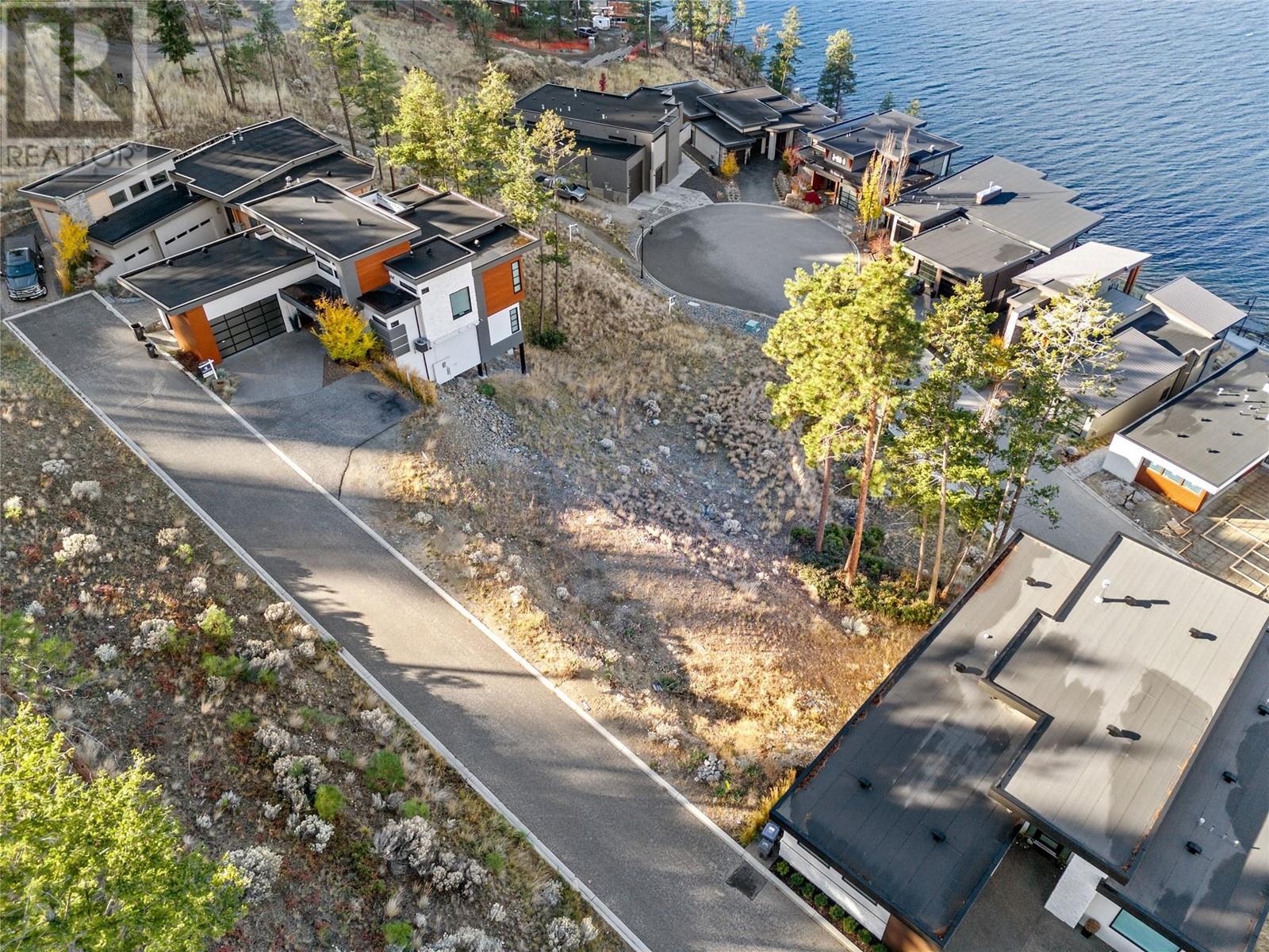 3332 Black Pine Lane, Kelowna