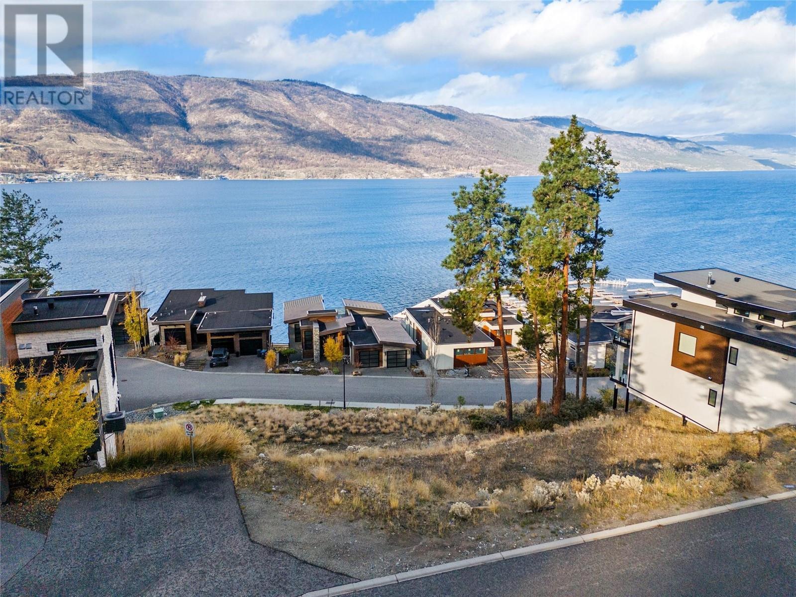 3332 Black Pine Lane, Kelowna