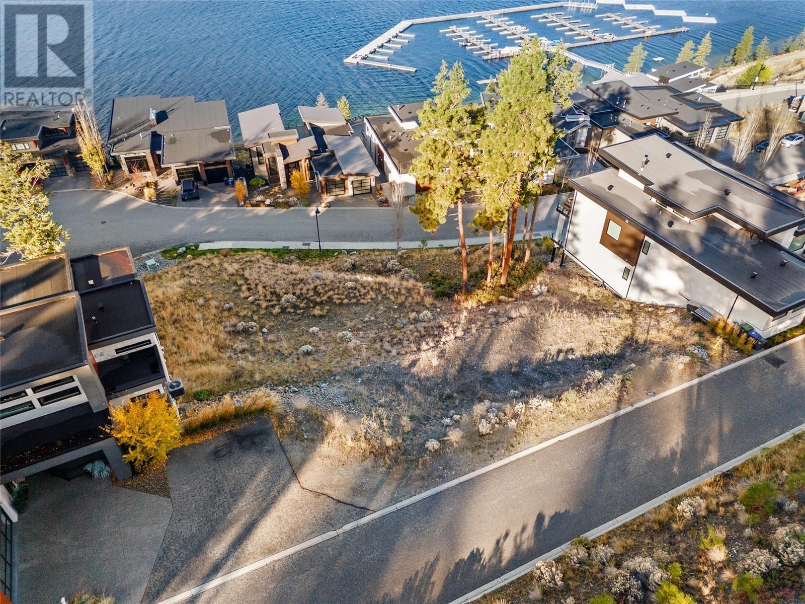 3332 Black Pine Lane, Kelowna