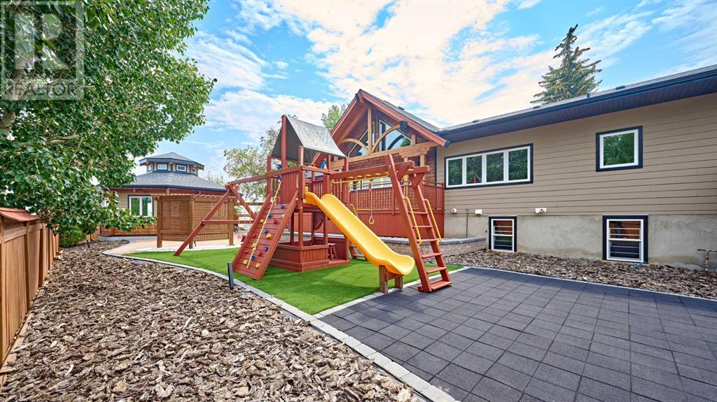 Single Family House Bungalow for Sale in  St Andrews Place NW St Andrews Heights Calgary 
