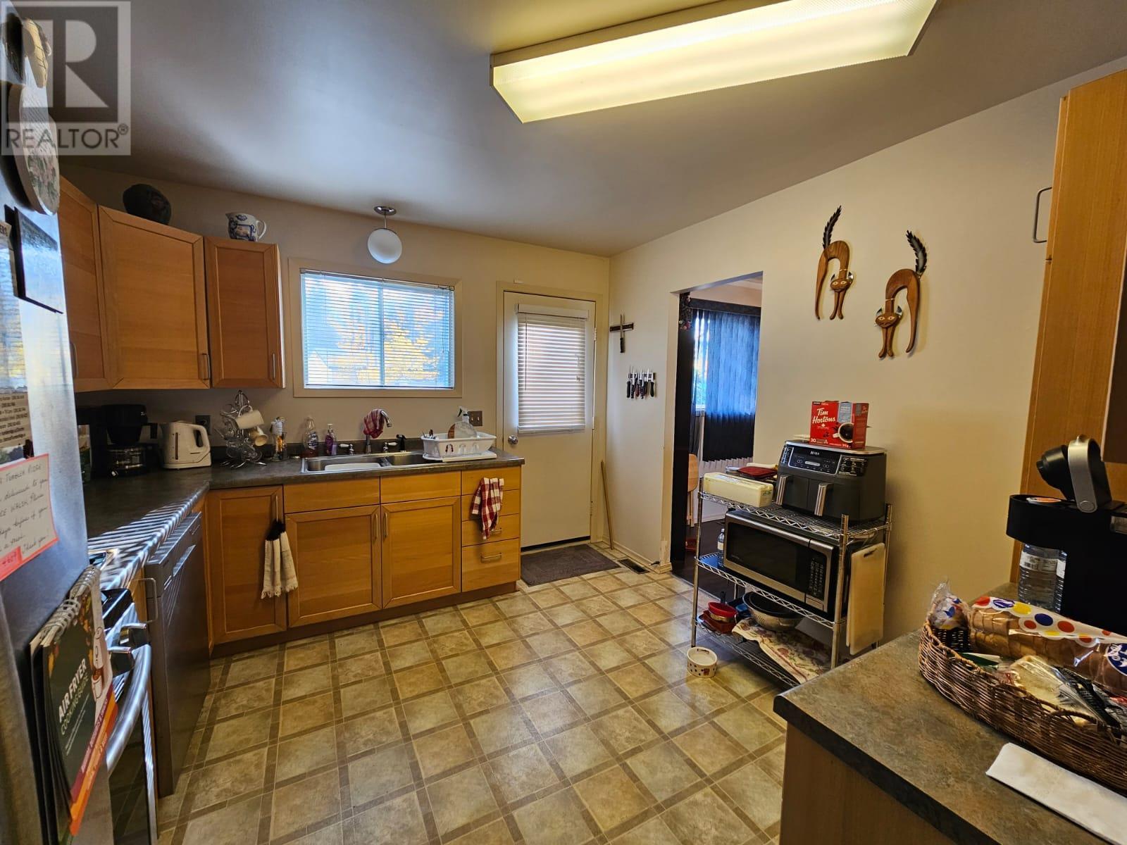 Photo 3 of 148 Birch Avenue, Tumbler Ridge BC