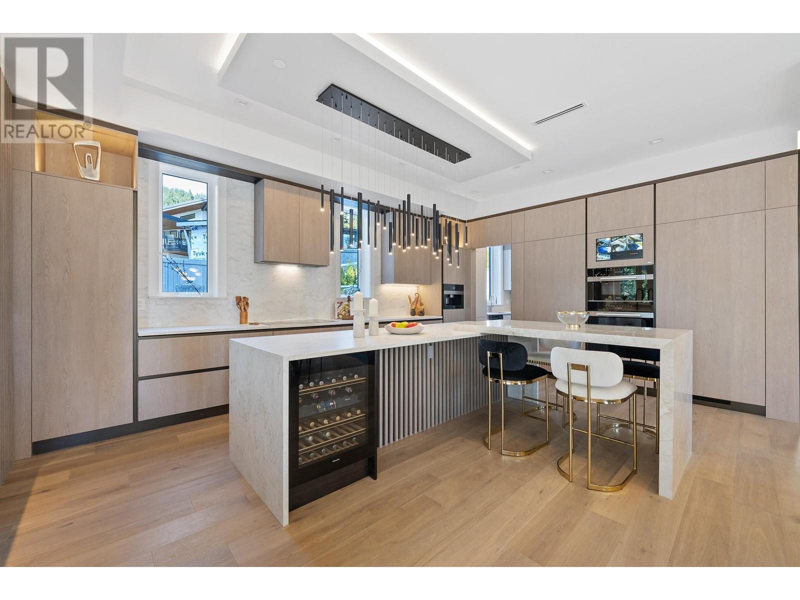 4141 BURKEHILL ROAD, West Vancouver