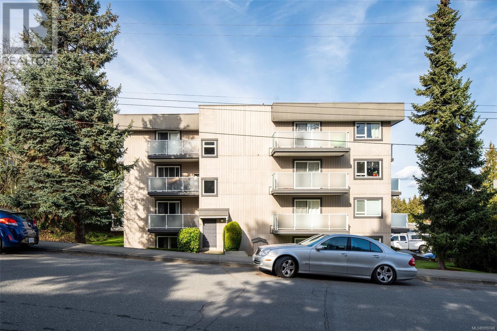 105 3240 Glasgow Avenue, Saanich