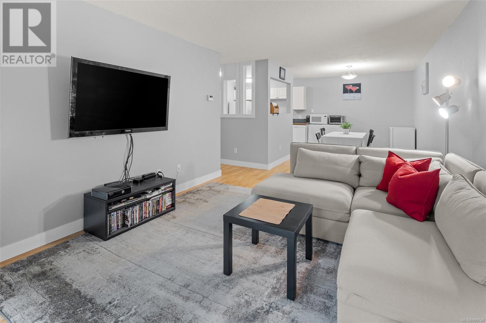 105 3240 Glasgow Avenue, Saanich