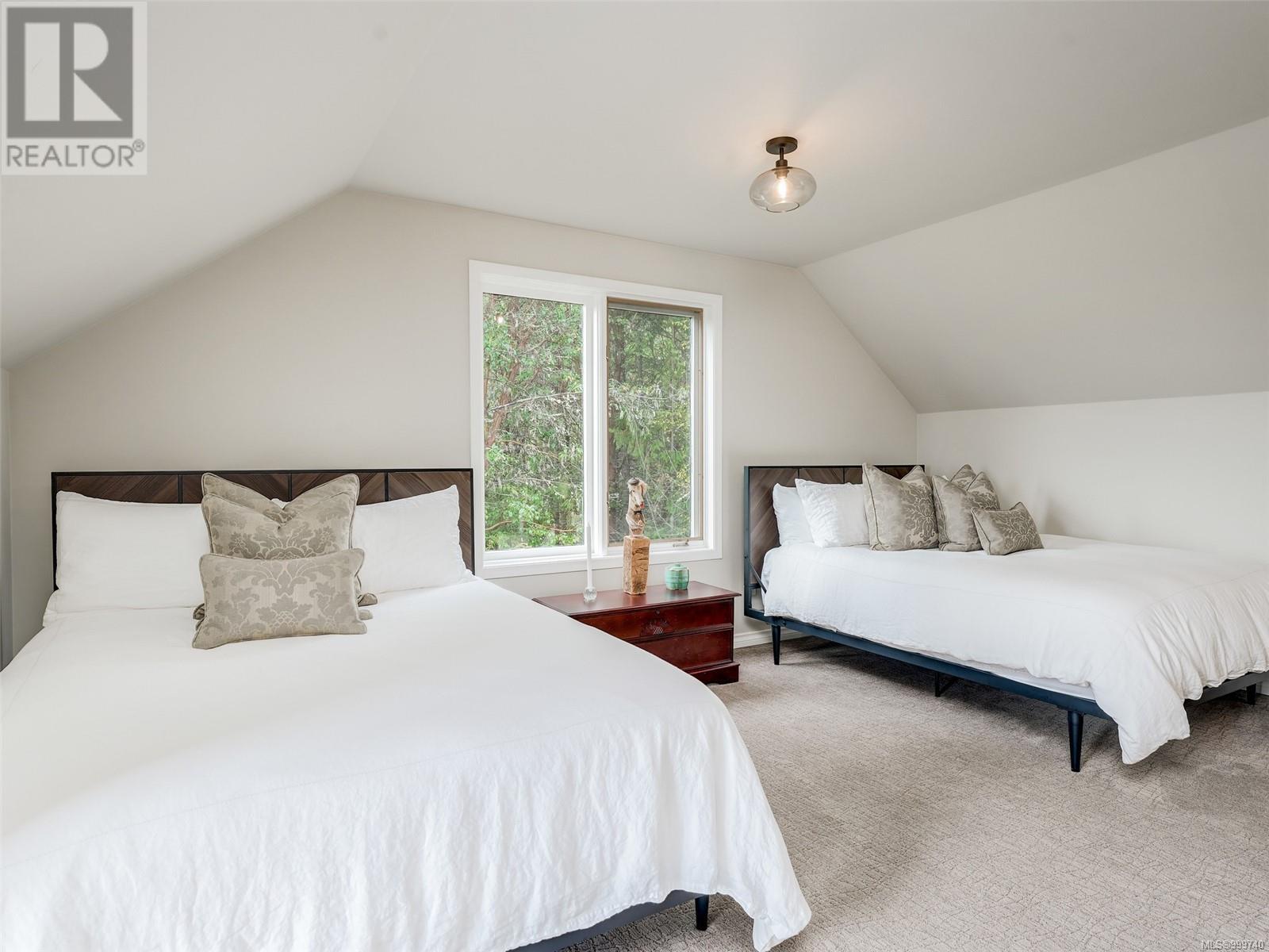 1345 Readings Dr, North Saanich