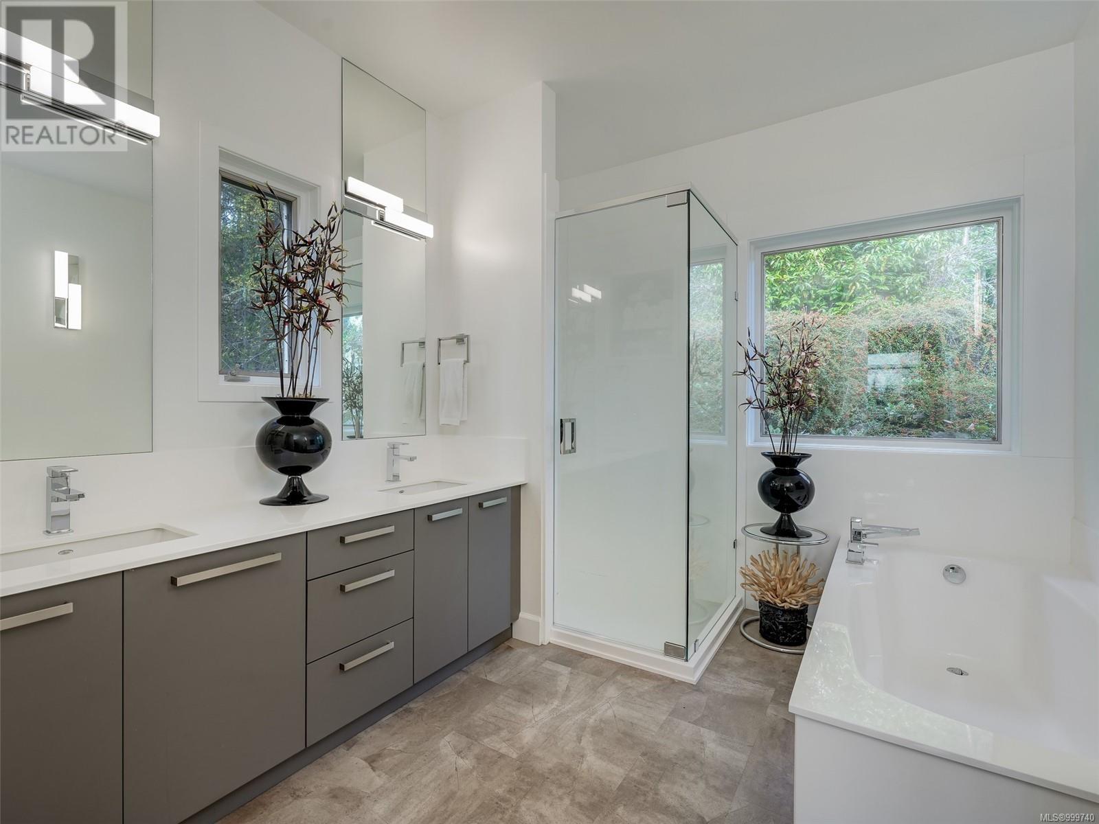 1345 Readings Dr, North Saanich