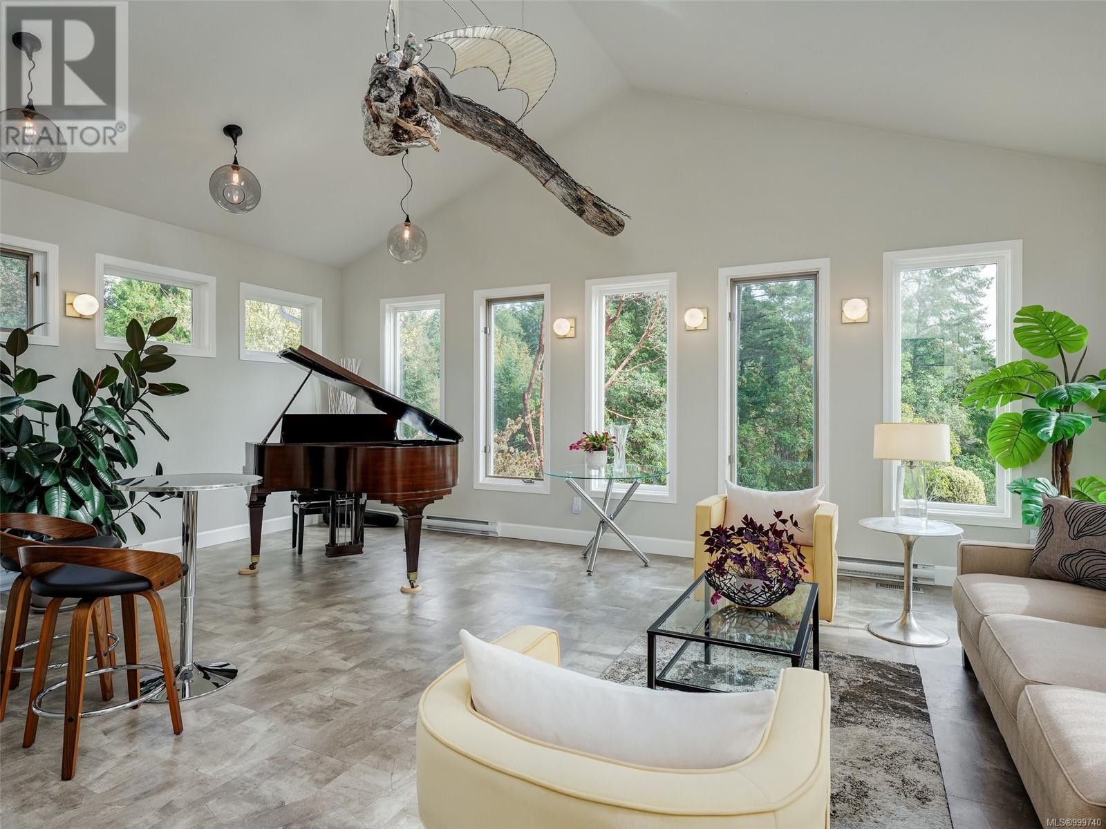 1345 Readings Dr, North Saanich