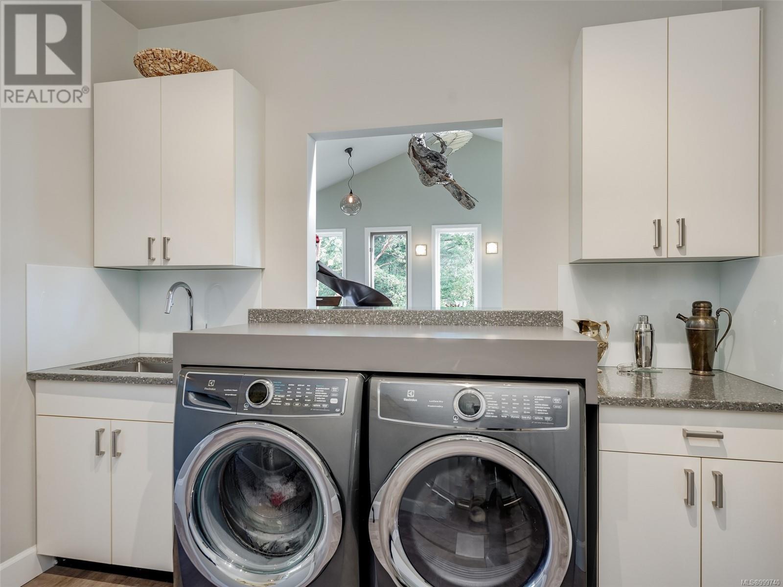 1345 Readings Dr, North Saanich