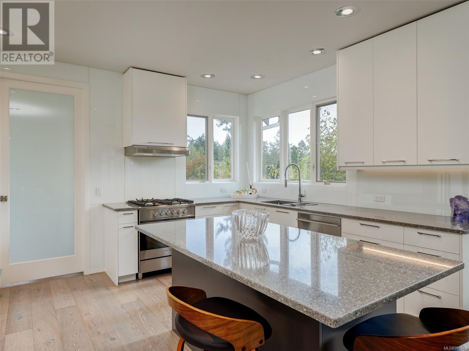 1345 Readings Dr, North Saanich