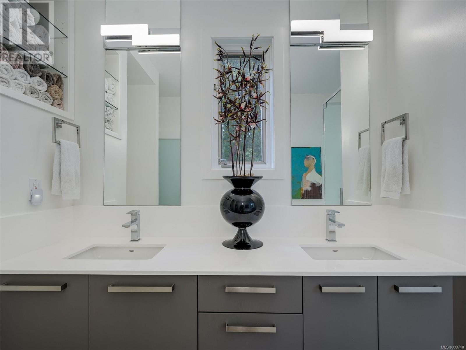 1345 Readings Dr, North Saanich