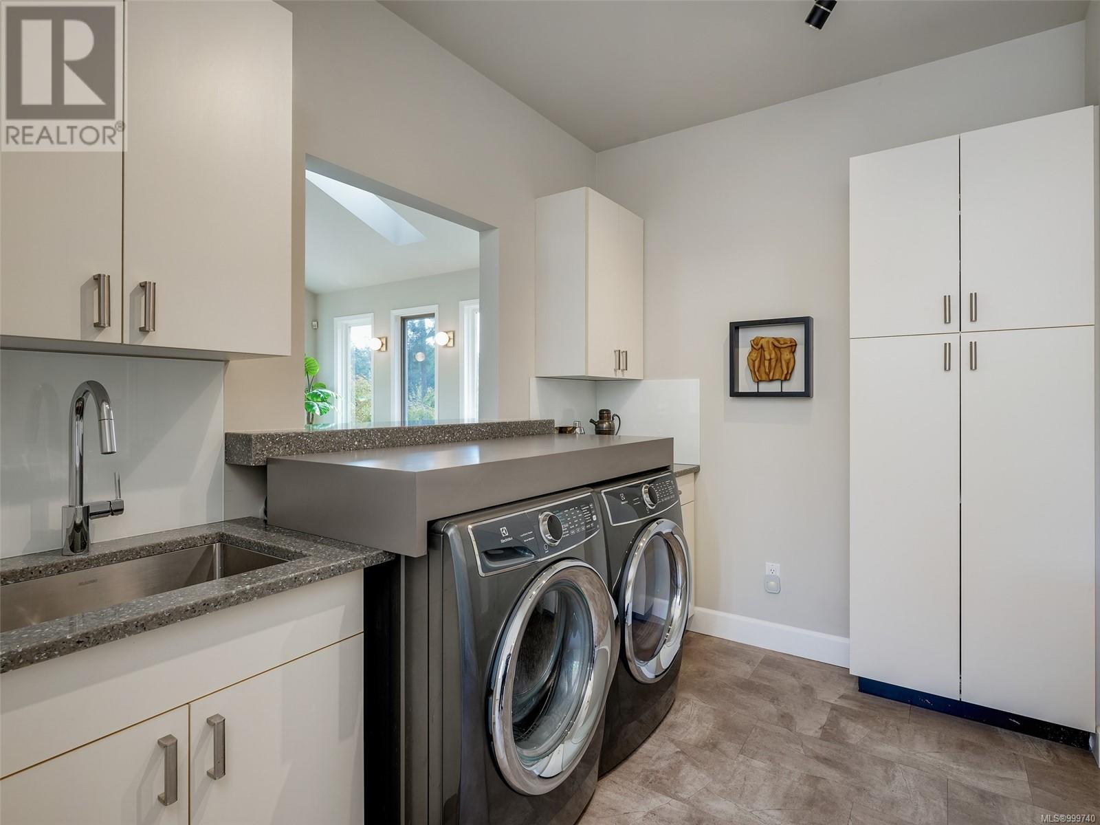 1345 Readings Dr, North Saanich