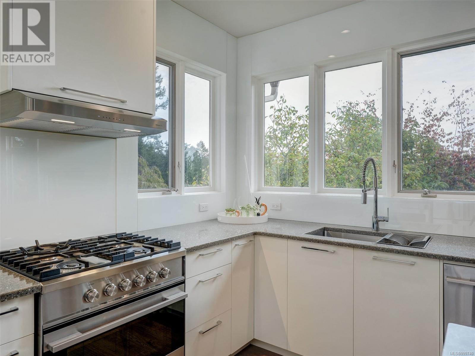 1345 Readings Dr, North Saanich