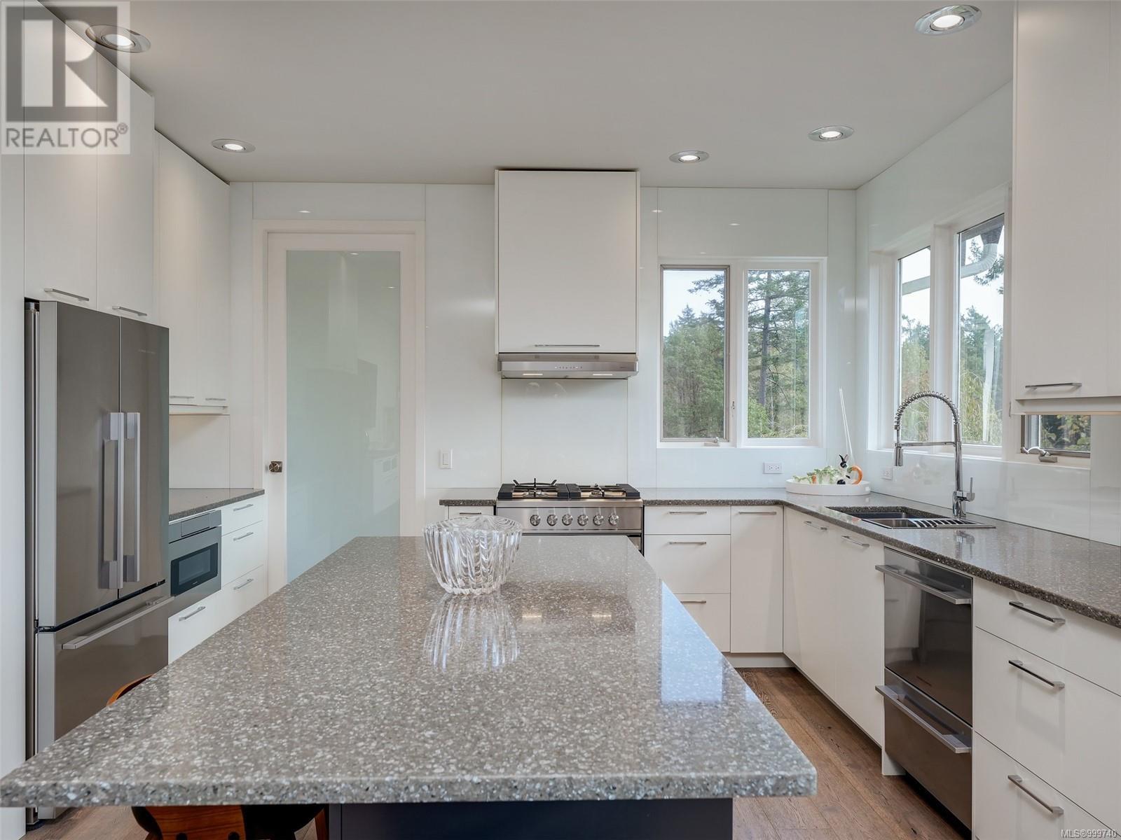 1345 Readings Dr, North Saanich