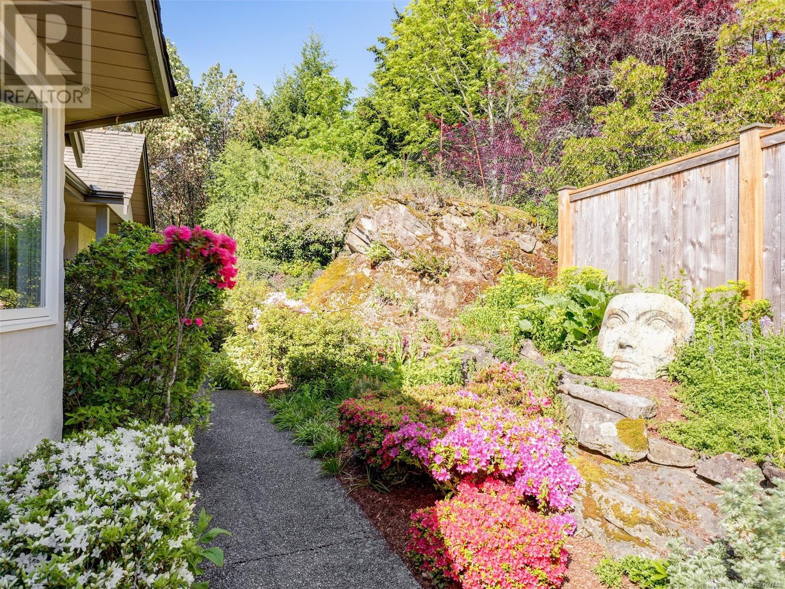 1345 Readings Dr, North Saanich