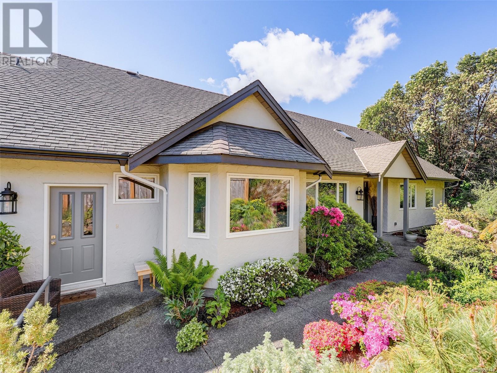 1345 Readings Dr, North Saanich