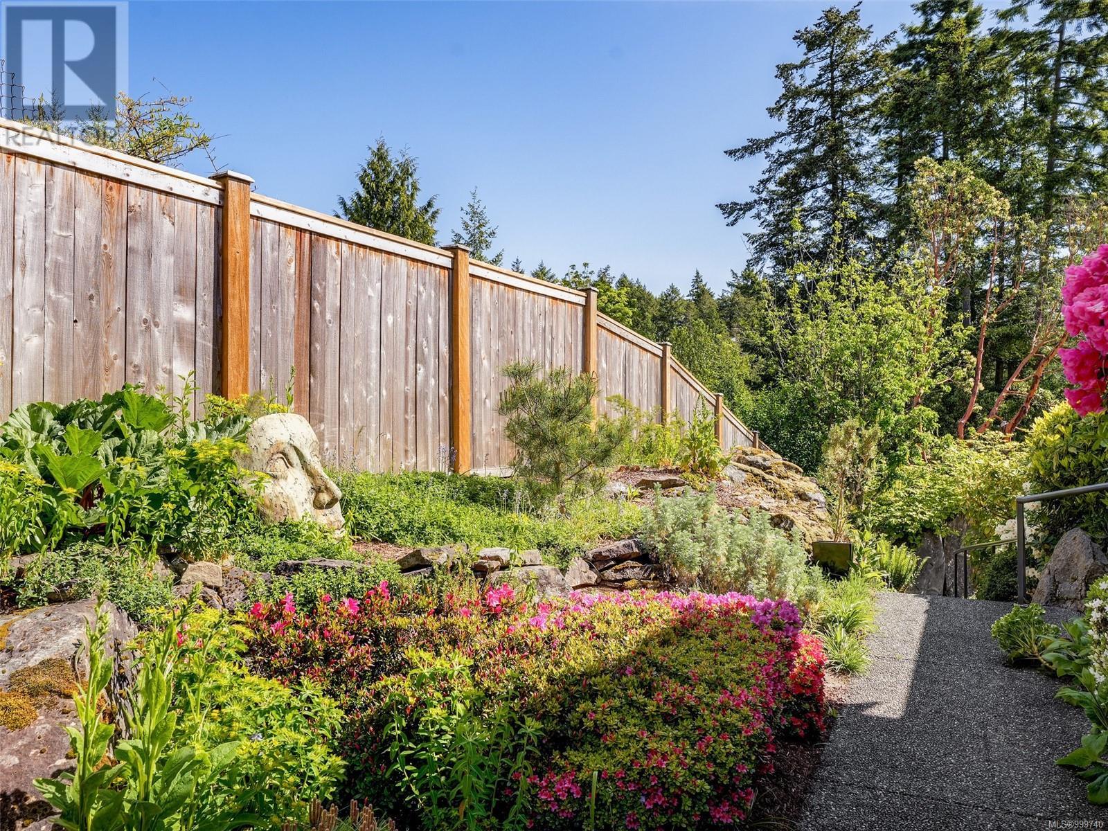 1345 Readings Dr, North Saanich