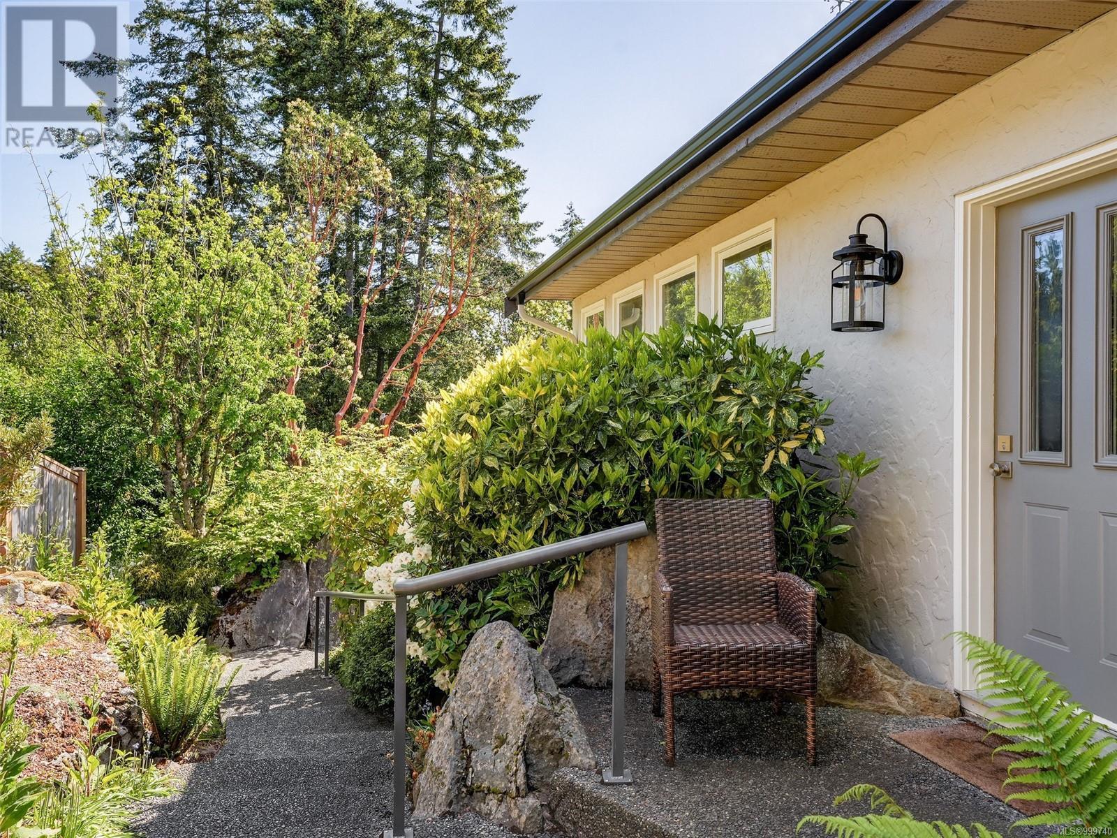 1345 Readings Dr, North Saanich