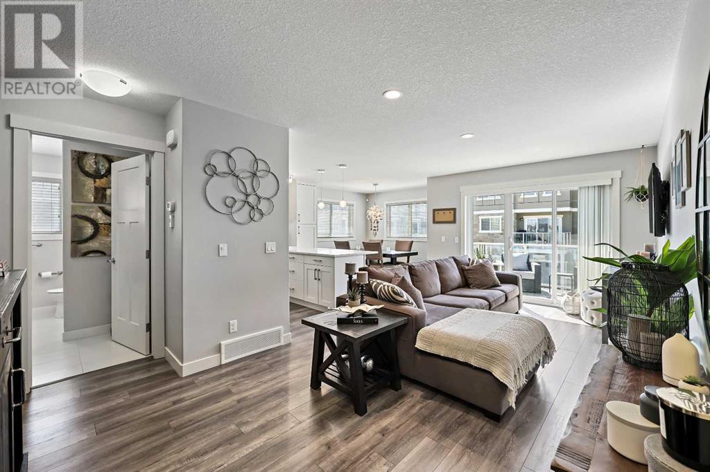 Single Family House for Sale in  Evanston Manor NW Evanston Calgary 
