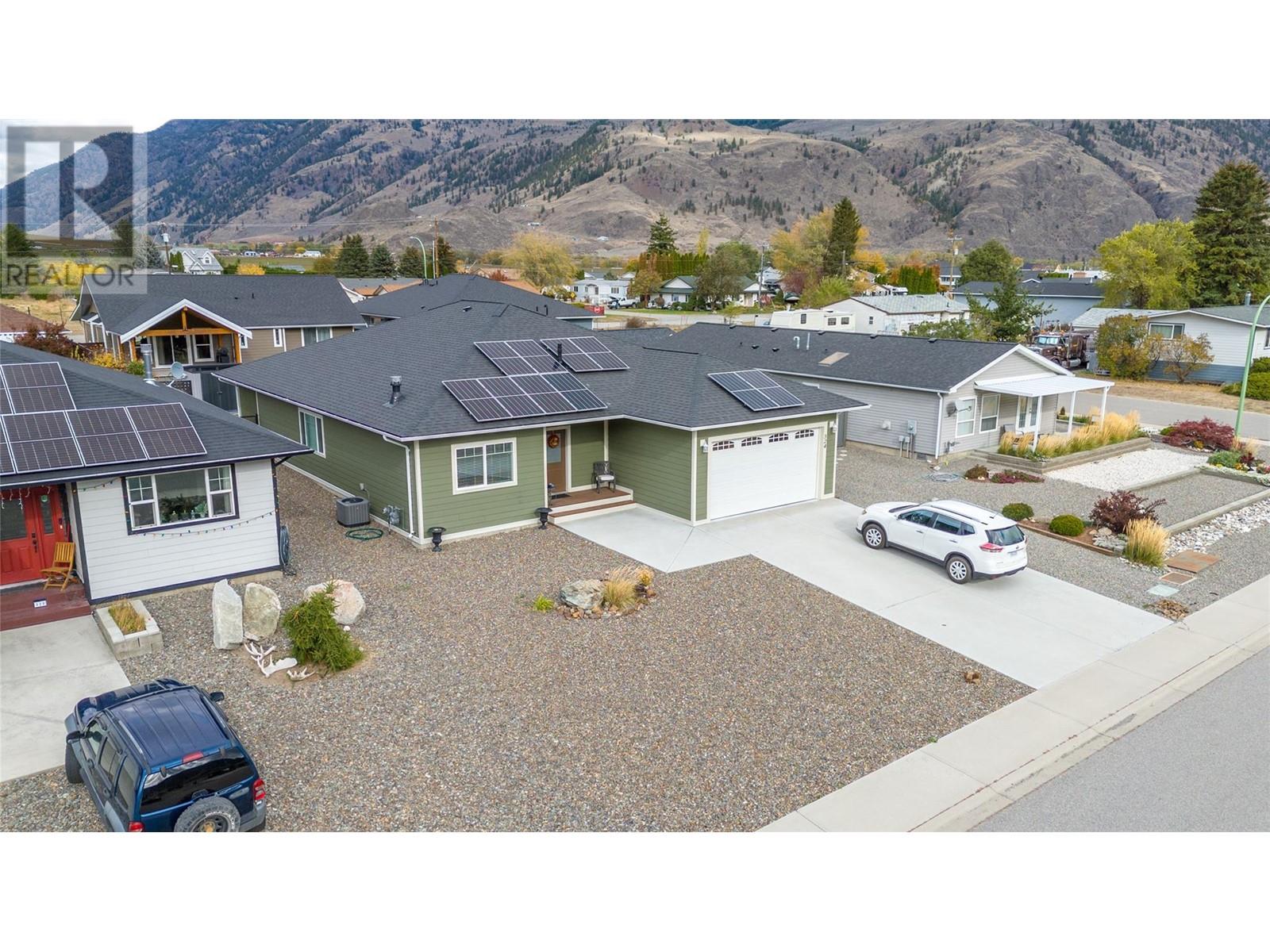 Photo 2 of 324 K View Crescent, Keremeos BC