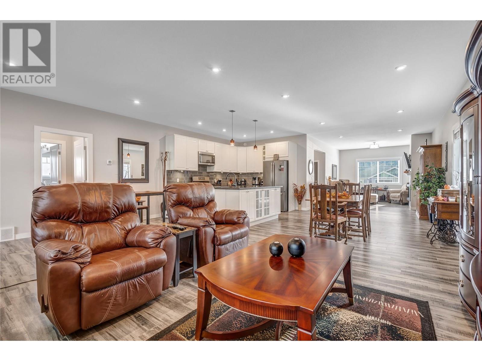 Photo 6 of 324 K View Crescent, Keremeos BC