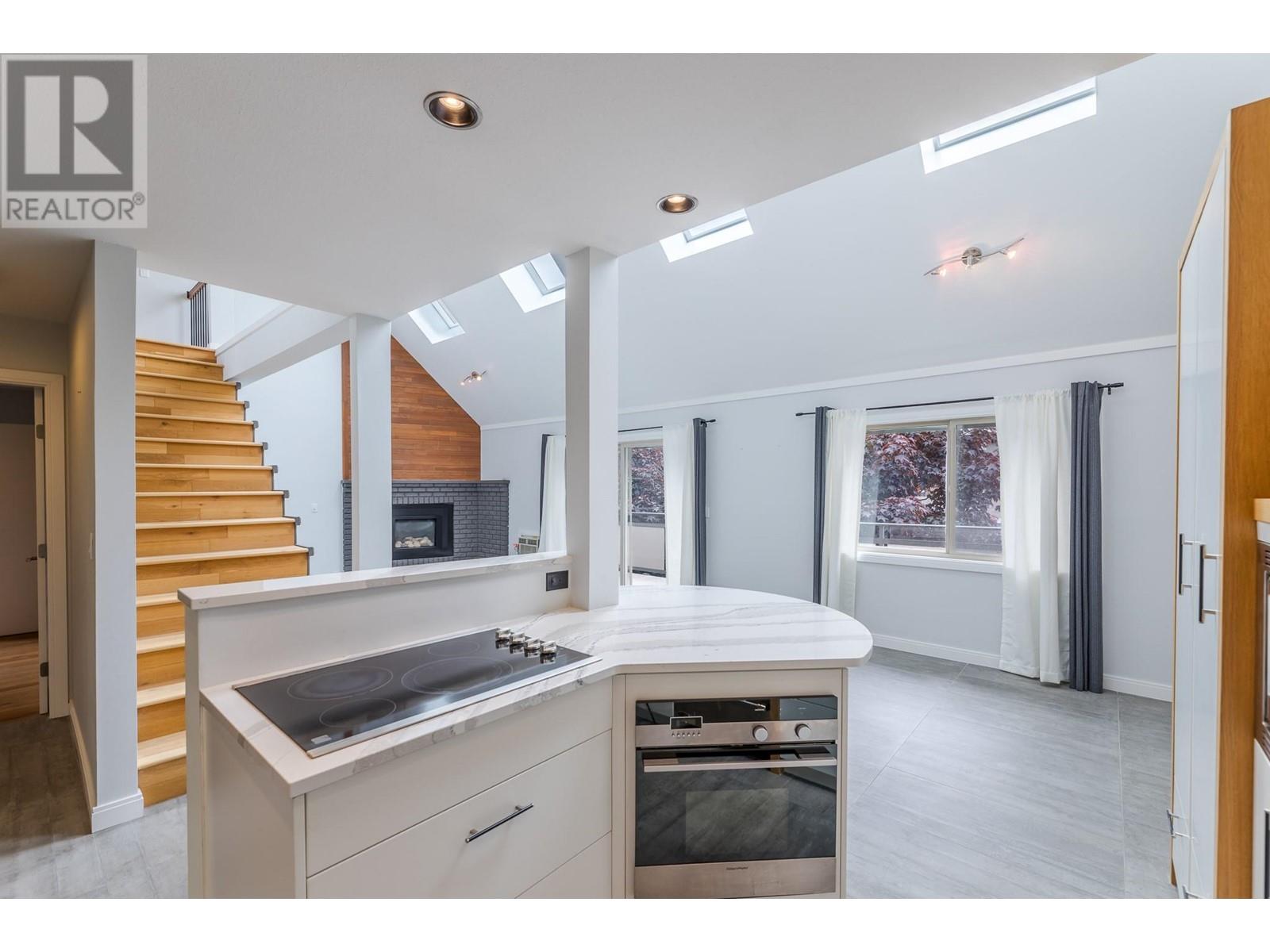 201 335 Churchill Avenue, Penticton