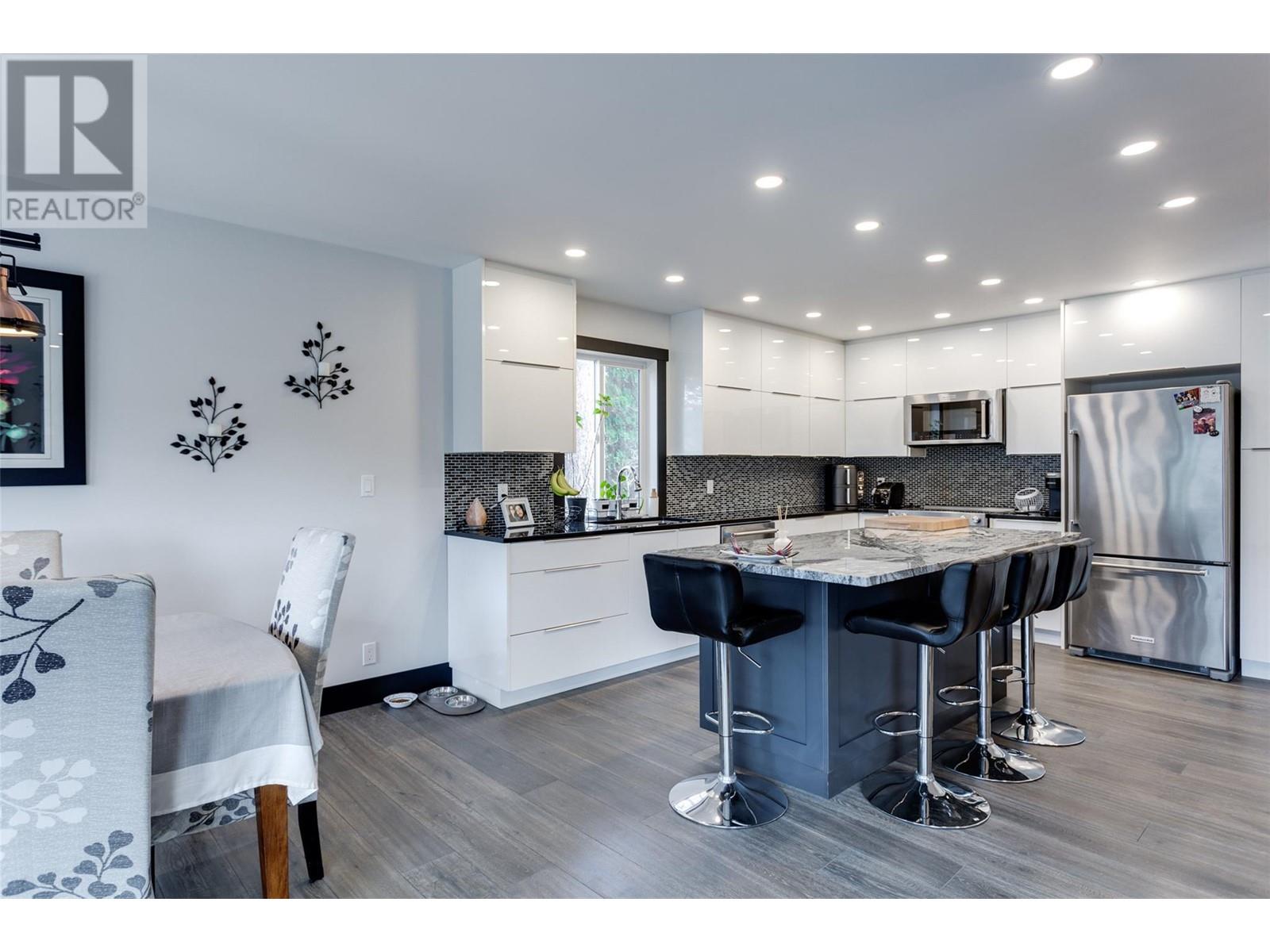  2094 Tomat Avenue, Kelowna