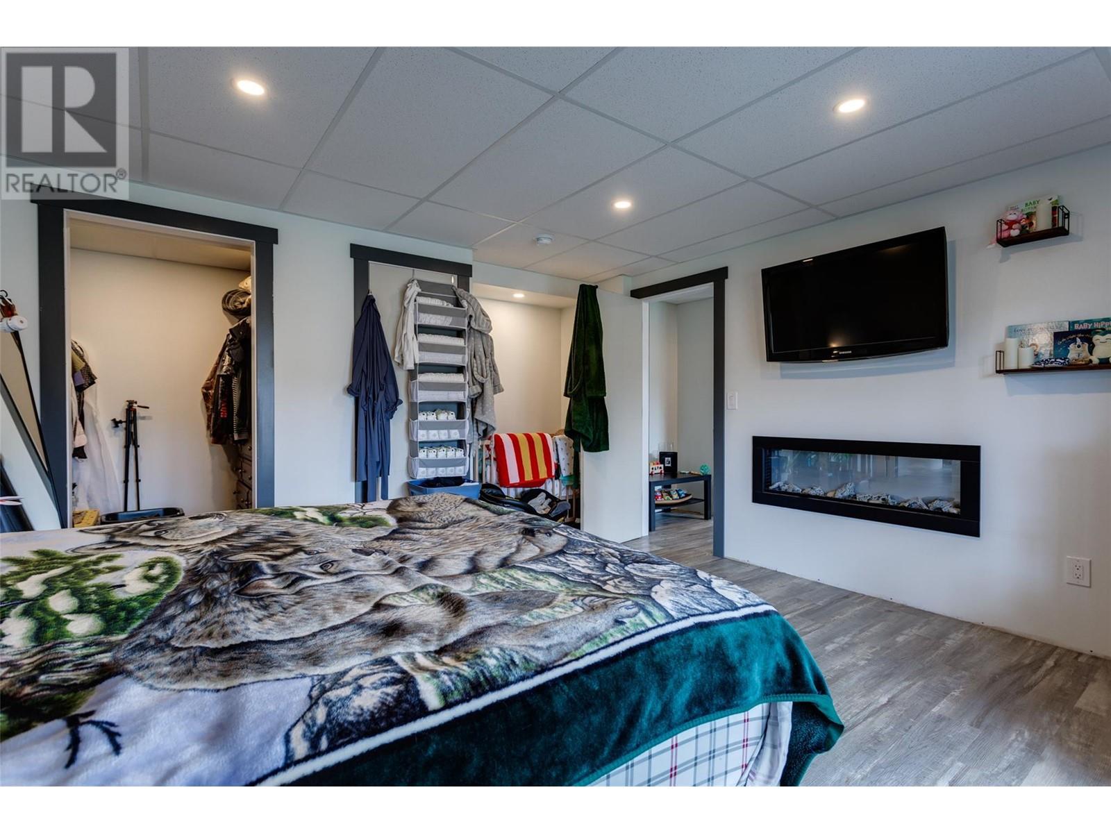  2094 Tomat Avenue, Kelowna